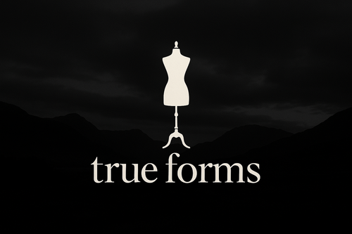 logo marque true forms avec un arriere paysage noir et un manequin 
